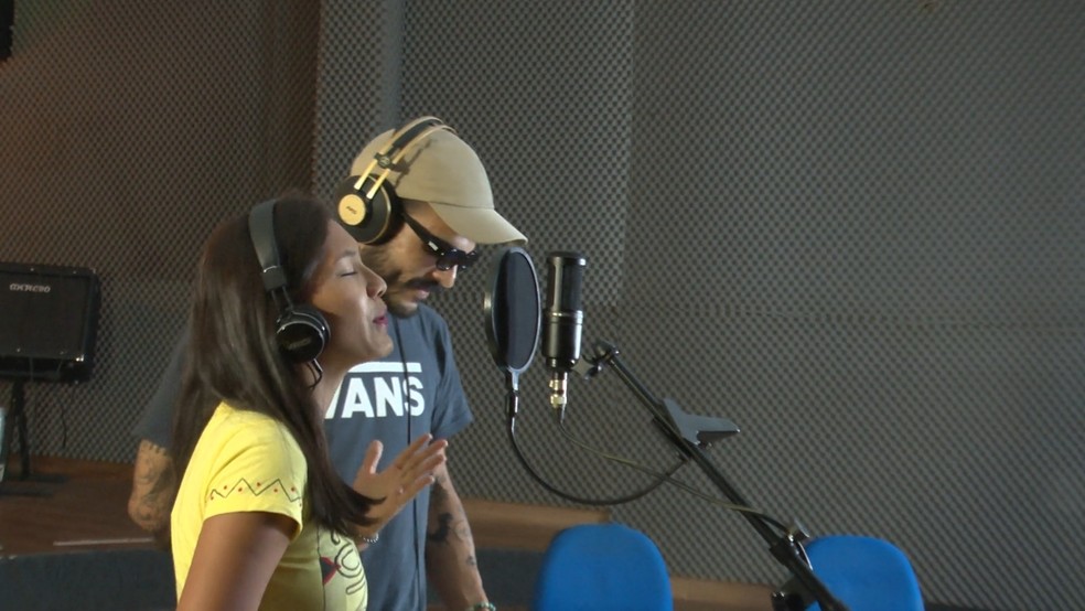 Artistas de RO gravam clipe em projeto que vai ajudar famílias afetadas pela seca — Foto: Edson Gabriel