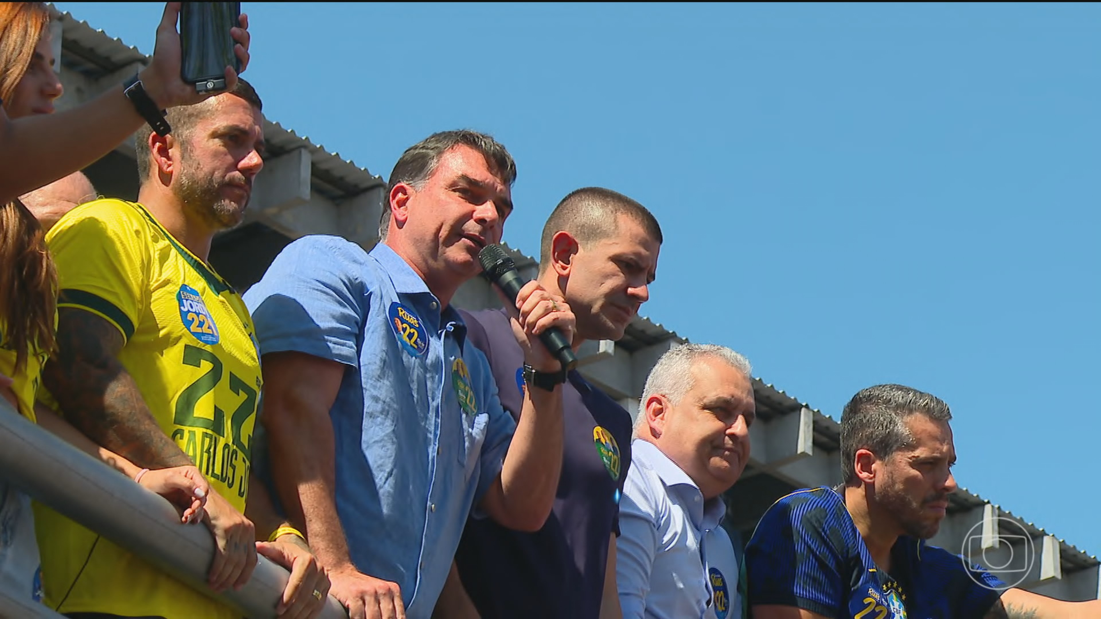 Flávio Bolsonaro, candidato à Presidência pelo PL, faz campanha na Baixada Fluminense