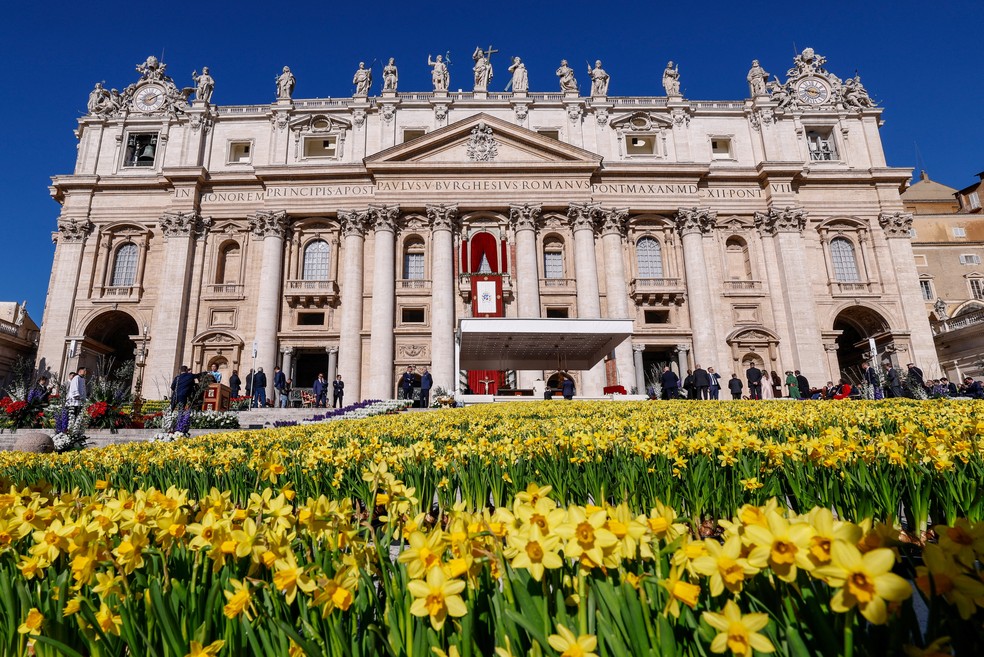 Missa de Páscoa na Praça de São Pedro, no Vaticano, em 5 de abril de 2026. — Foto: REUTERS/Remo Casilli