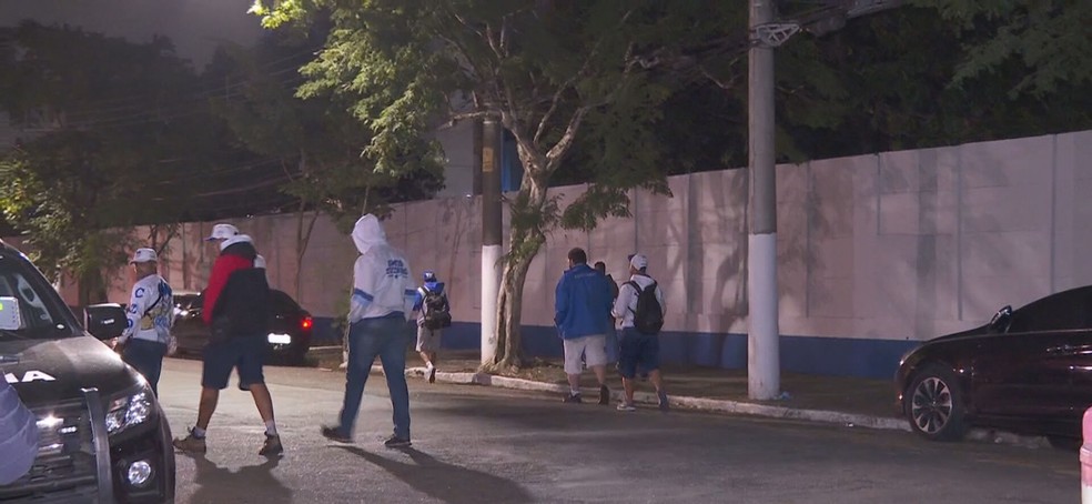 Torcedores do Cruzeiro foram ouvidos na delegacia em SP — Foto: Reprodução/TV Globo