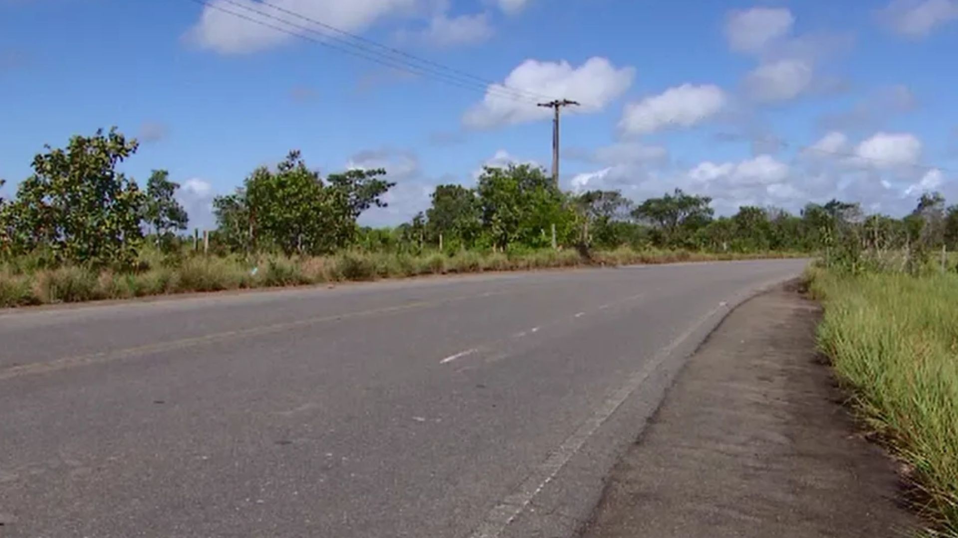 Colisão entre moto e bicicleta em rodovia deixa bebê e dois homens feridos em Macapá