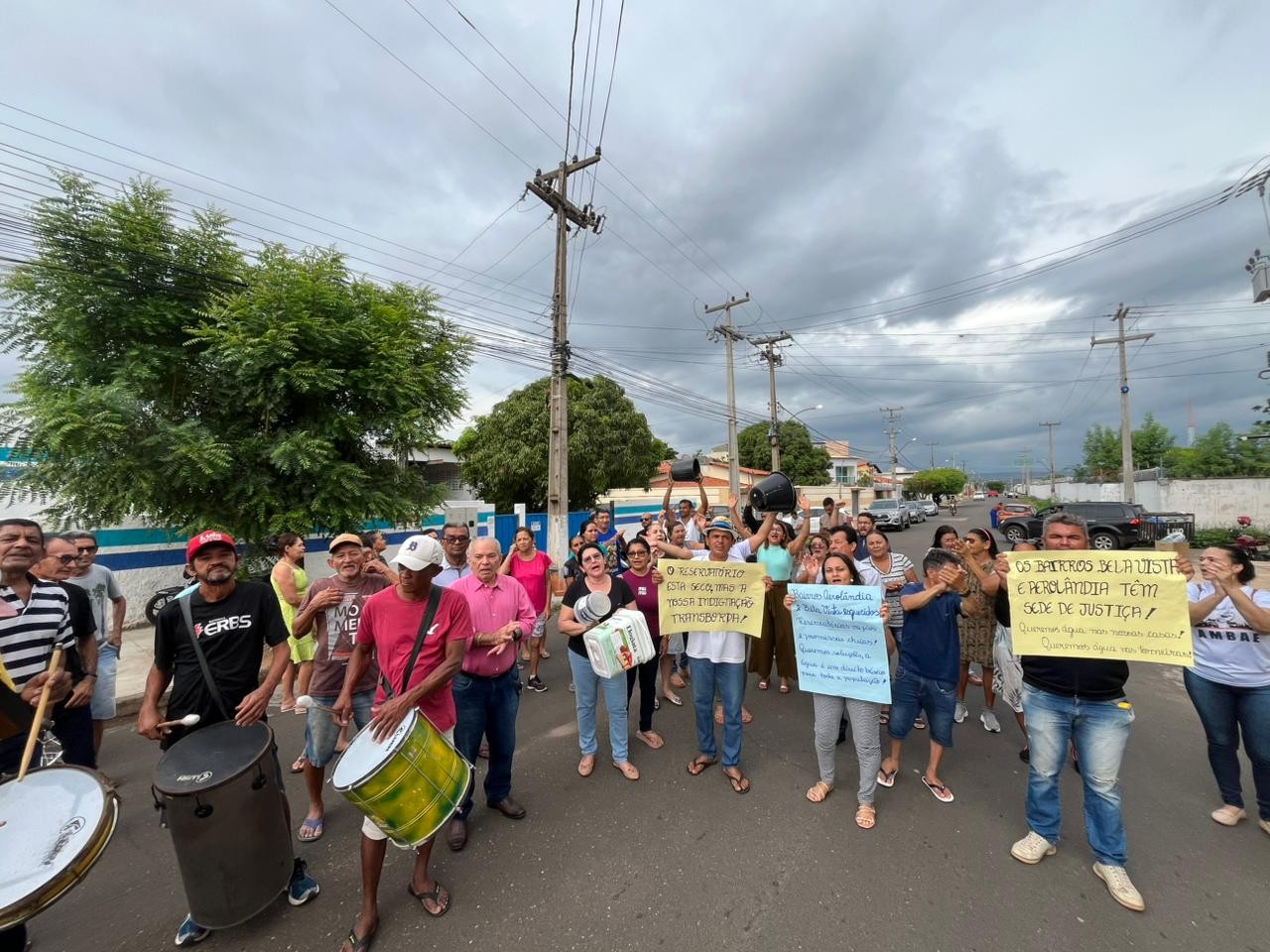 Moradores fazem ‘batucada’ para protestar contra falta de água no Piauí; problema dura seis meses