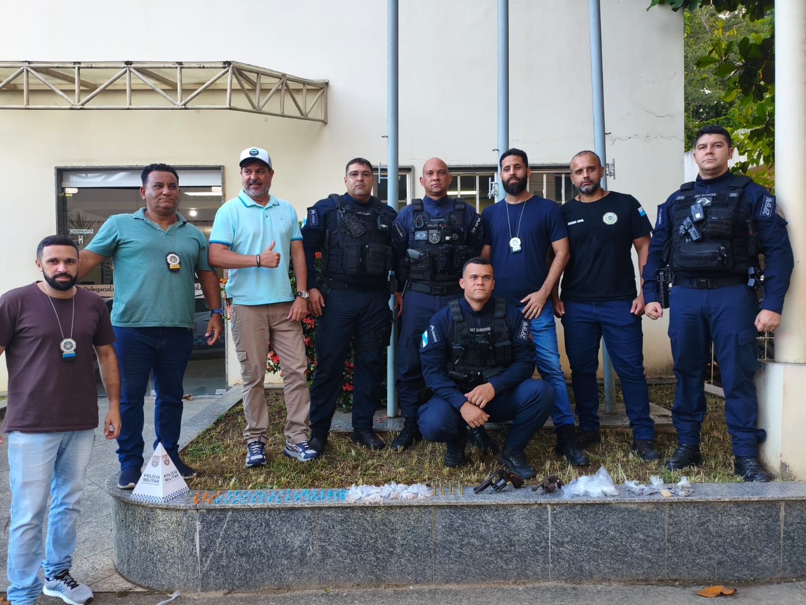 Suspeito de tentar matar homem dentro casa é preso com armas e drogas em Bom Jesus do Itabapoana