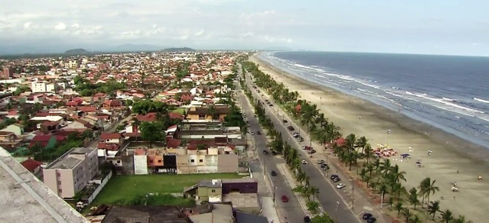 Orla da praia de Peruíbe, no litoral de SP — Foto: Reprodução / TV Tribuna
