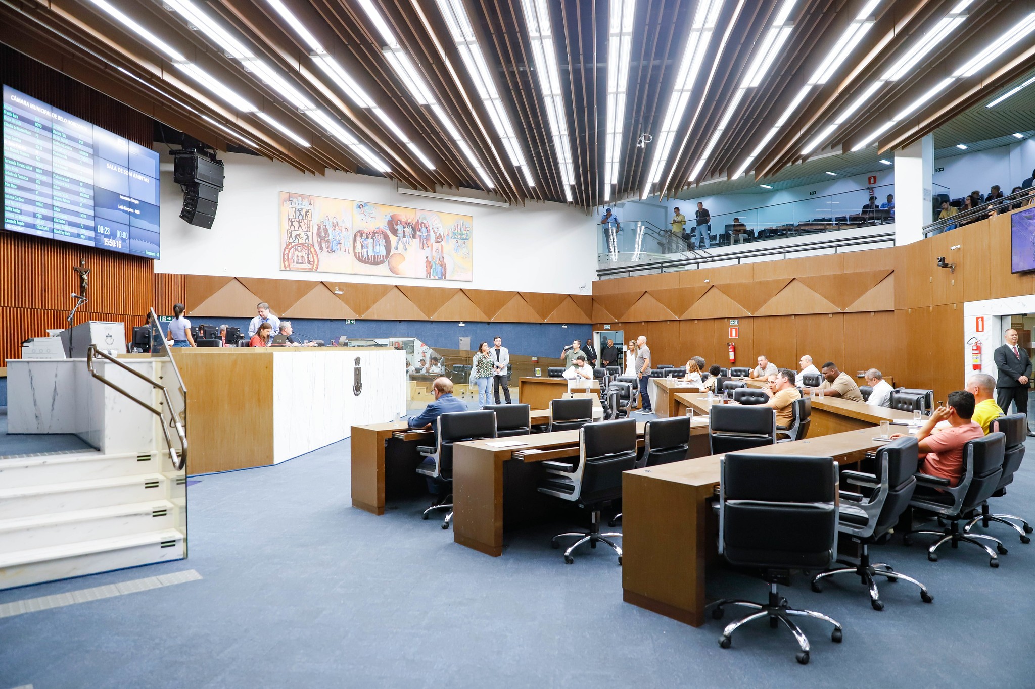 Câmara de BH aprova em 1º turno exigência de exame toxicológico para agentes públicos de escolas, creches e conselhos tutelares