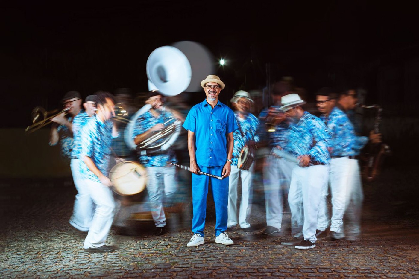 Siba promove Carnaval fora de época ao compilar a produção fonográfica foliã na antologia ‘Máquina de fazer festa’