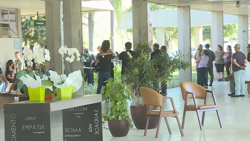 Velório começou às 6h, em BH, contando com muitos jogadores e ex-jogadores presentes no local. — Foto: TV Globo