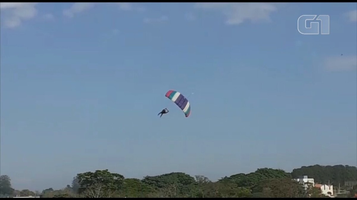 Vídeo: Homem cai de paraquedas em ponto turístico do Rio de Janeiro