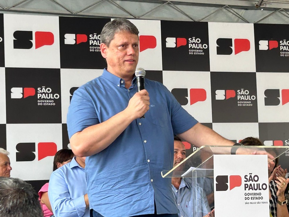 O governador do Estado de São Paulo, Tarcísio Gomes de Freitas (Republicanos), esteve em Osvaldo Cruz (SP) nesta quarta-feira (6) — Foto: Renato Campanari/TV Fronteira