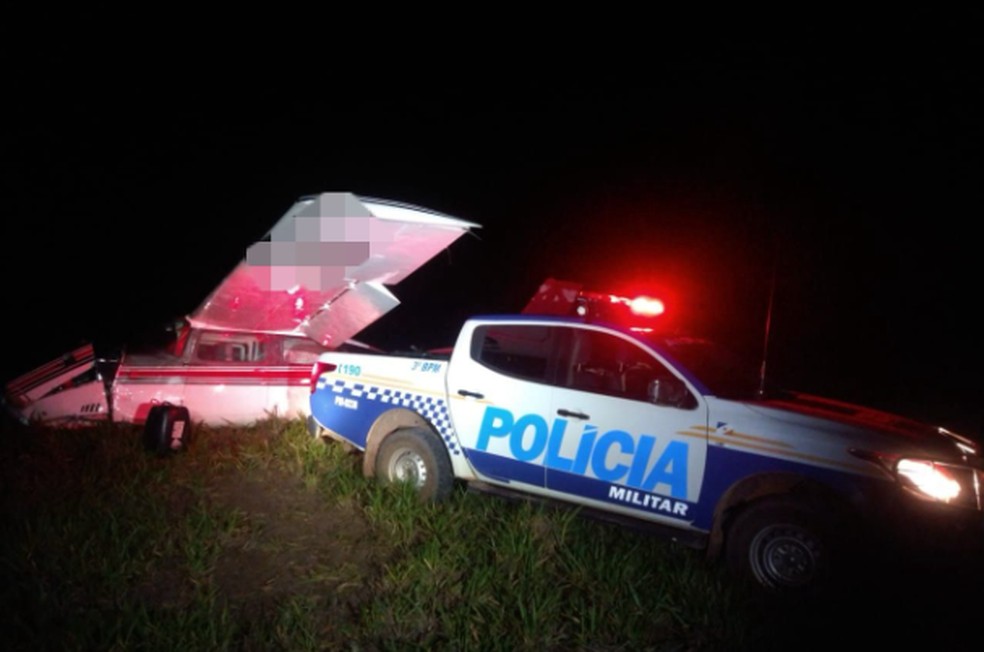 Avião fez pouso de emergência numa propriedade da zona rural a 40 km de Rio Sono — Foto: Ascom/PMTO