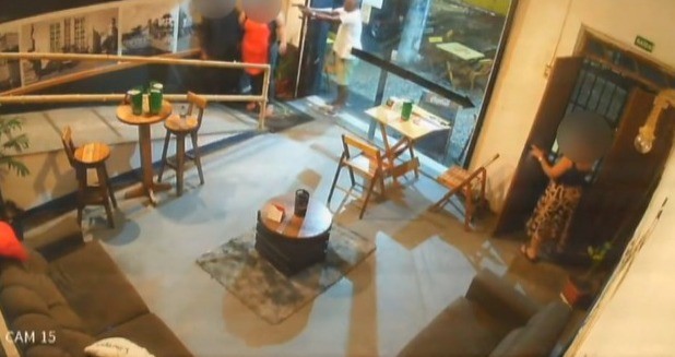 Policial militar aposentado é preso em flagrante suspeito de agredir mulheres em bar de Salvador