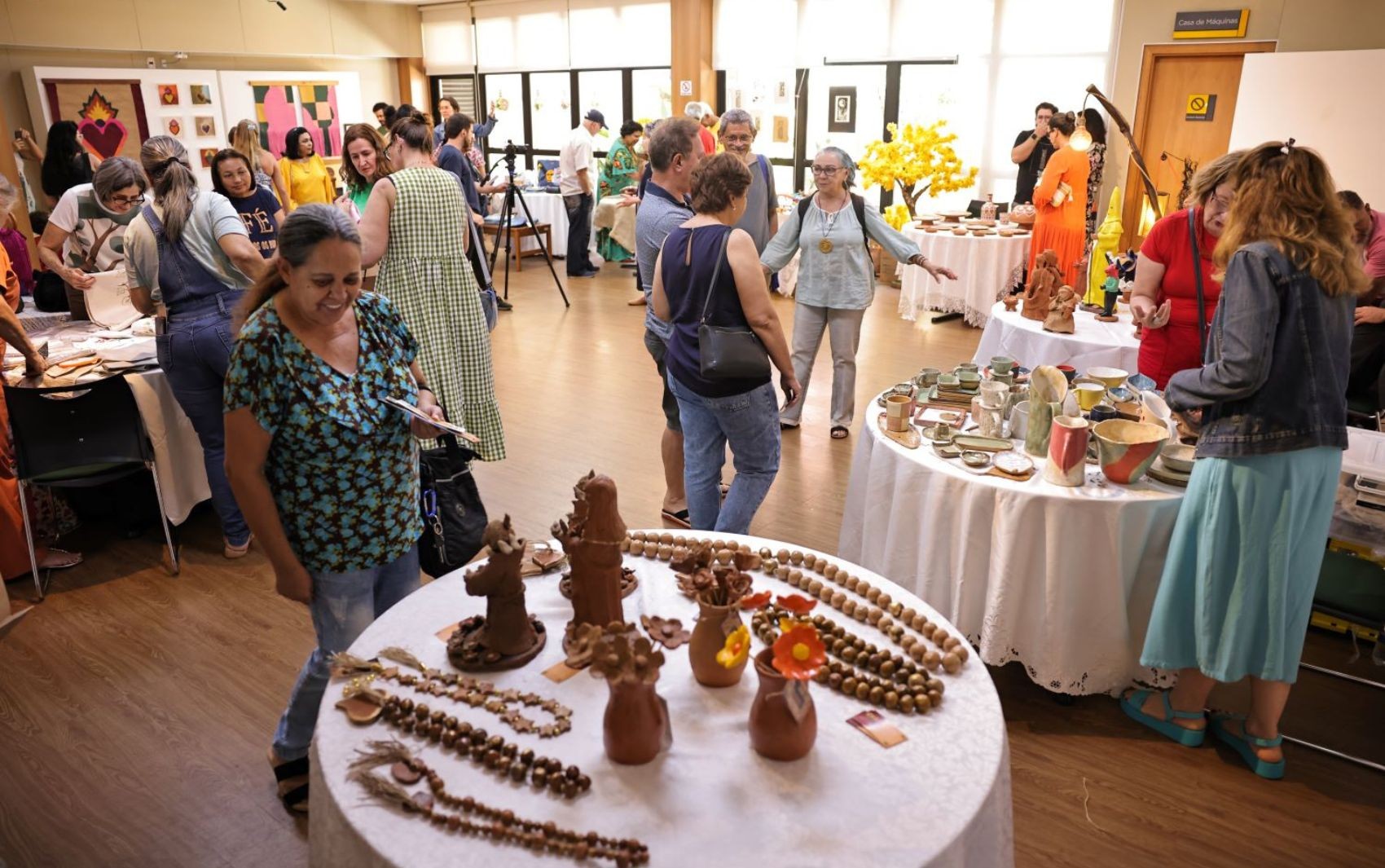 Evento reúne feira de artesanato, show e apresentações teatrais de graça em Goiânia 