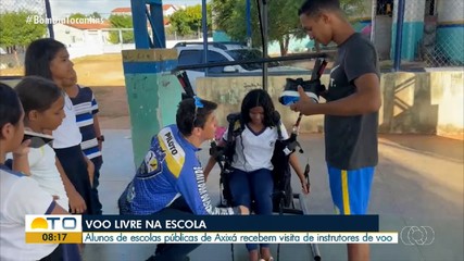 Alunos do escola em Axixá recebem instrutores de voos