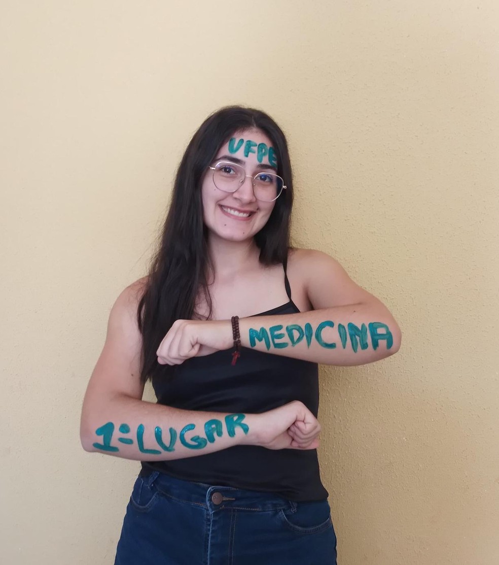 Maria Kamyla foi aprovada em primeiro lugar em Medicina na UFPE em Caruaru — Foto: Arquivo pessoal