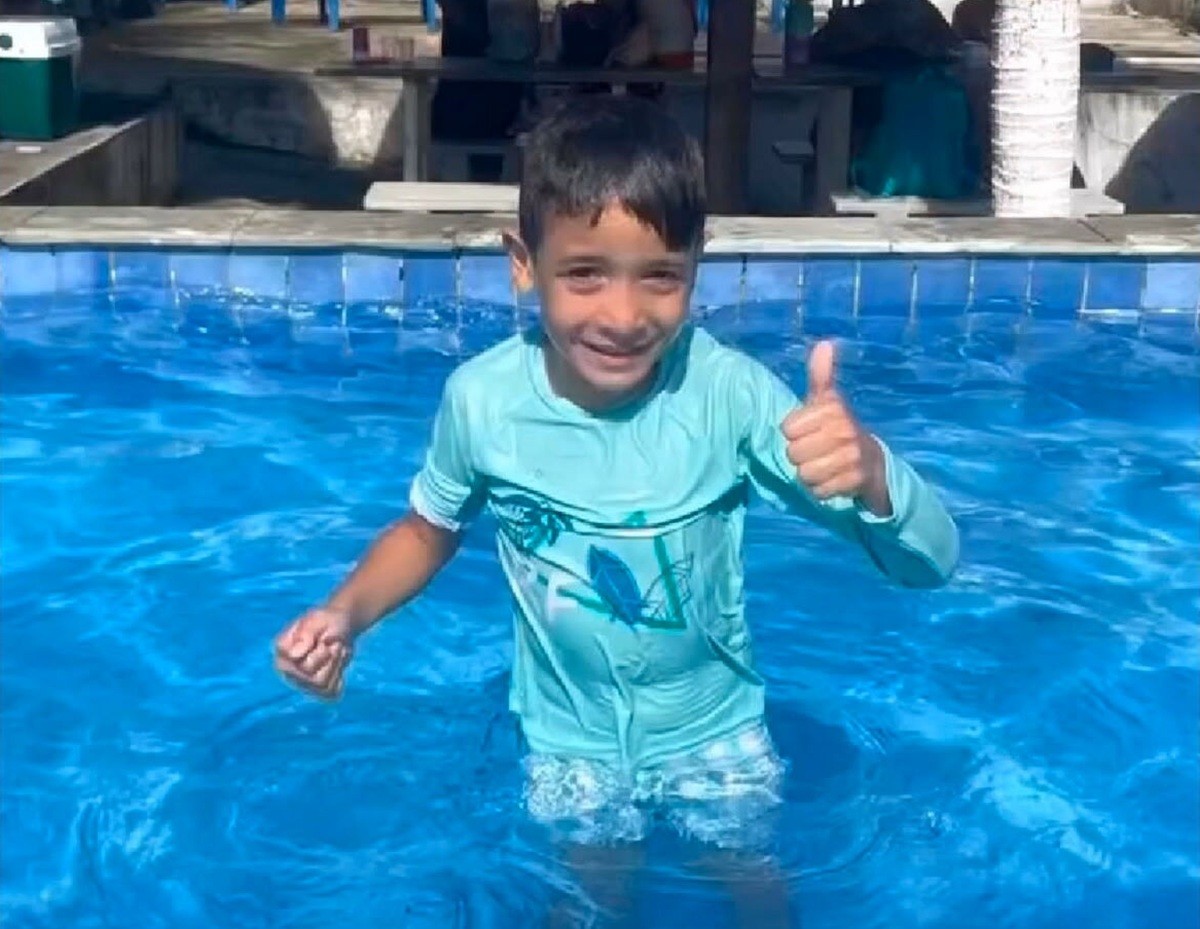 'Houve negligência', diz parente de menino que morreu após se afogar em piscina de parque aquático