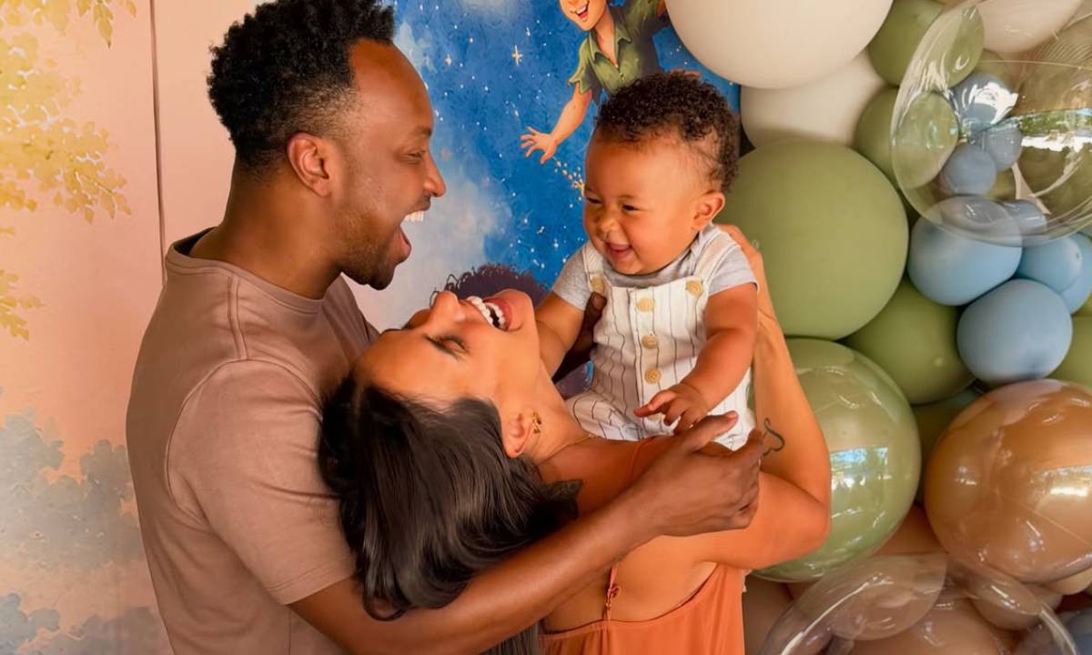 Carol Peixinho e Thiaguinho se derretem ao comemorar último 'mêsversário' do filho: 'Te amamos infinitamente'