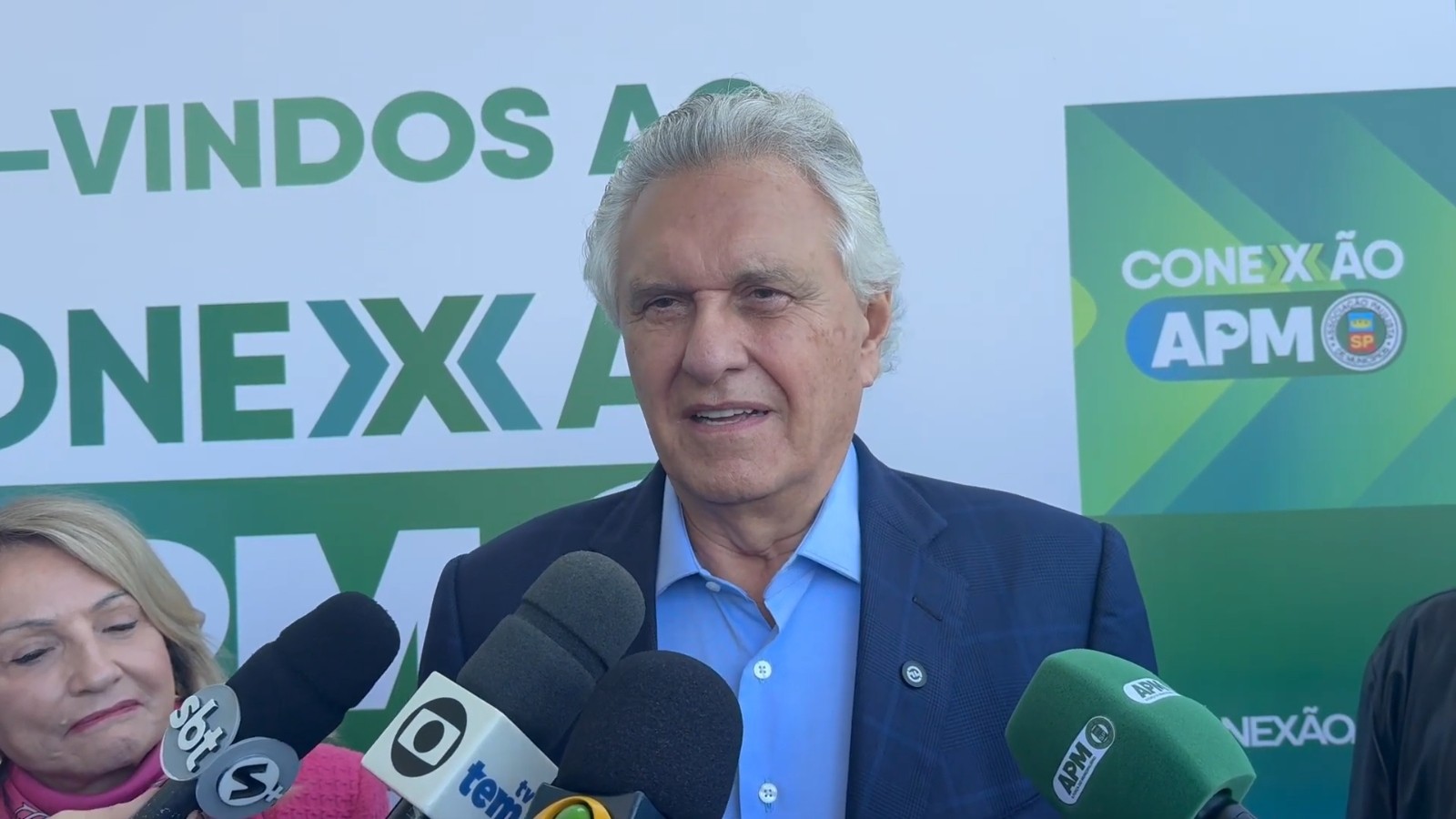 Caiado chama de 'rasteira' discussão de problema familiar entre Michelle e Flávio Bolsonaro