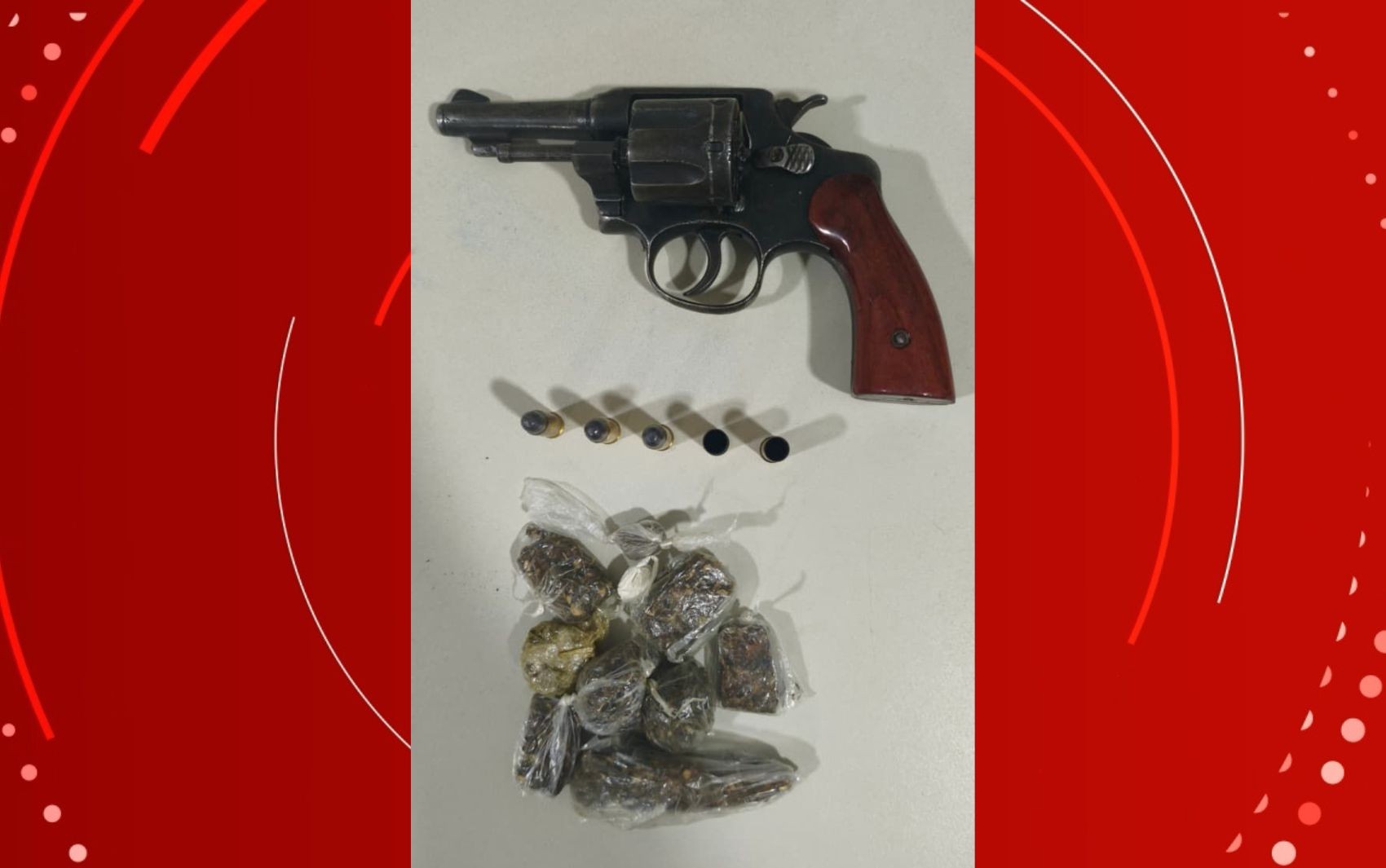 Suspeito de tráfico de drogas morre após invadir escola e trocar tiros com policiais militares na Bahia
