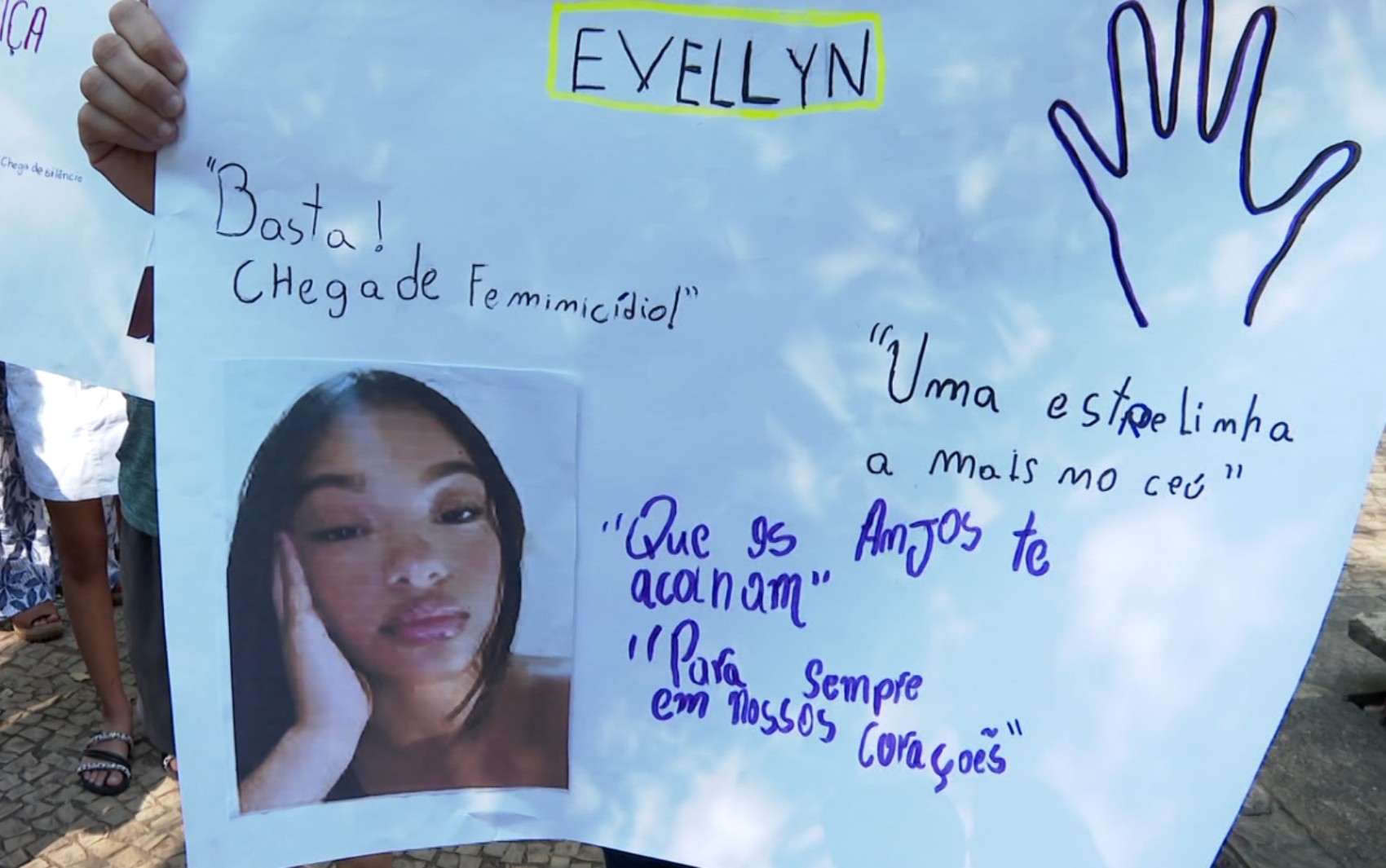 Manifestação em memória de adolescente assassinada reúne moradores no Sul de Minas | G1