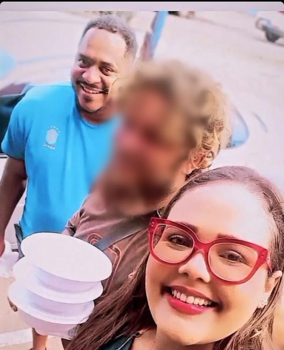 Professora realiza entrega de alimentos à moradores de rua em Paraíso — Foto: Reprodução