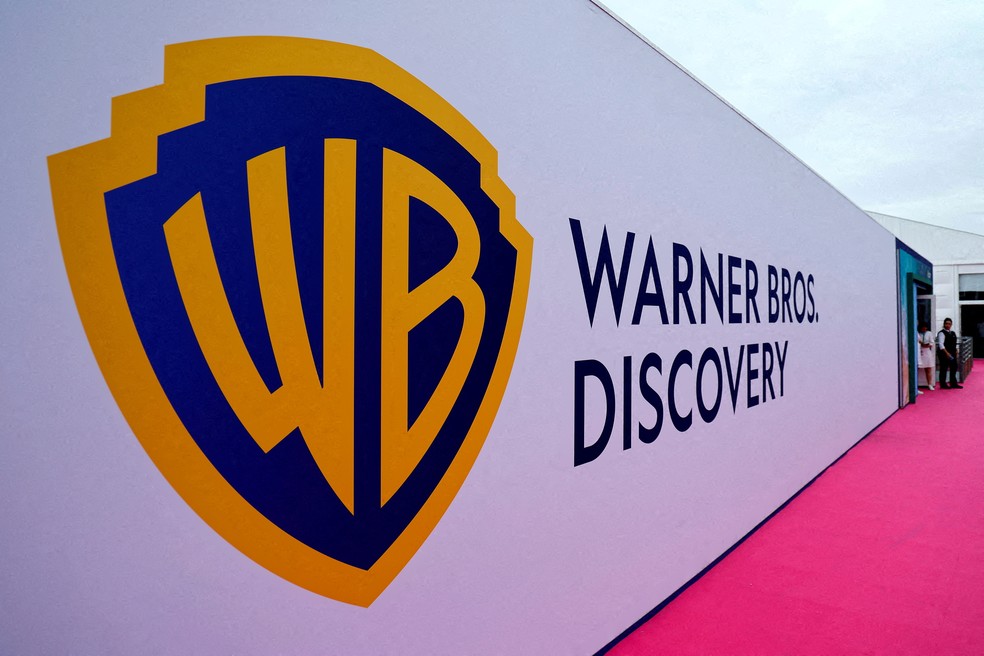 Logotipo da Warner Bros. no Festival Internacional de Criatividade Cannes Lions em Cannes  Foto: REUTERS/Eric Gaillard/Foto de Arquivo