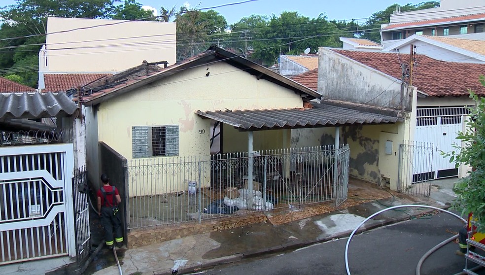 República estudantil é destruída por incêndio, em Presidente Prudente (SP) — Foto: Reprodução/TV Fronteira