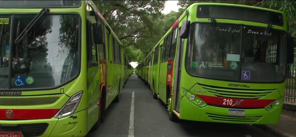 Trabalhadores do sistema de ônibus de Teresina deflagram greve por tempo indeterminado