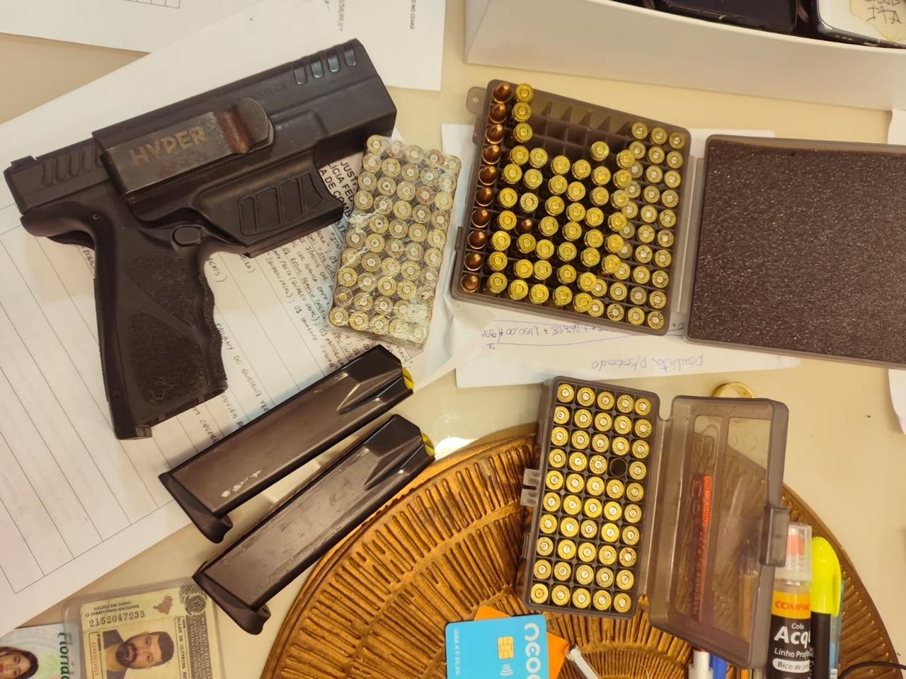 Operação prende operadores de drones que levavam celulares e drogas a presídios no Ceará