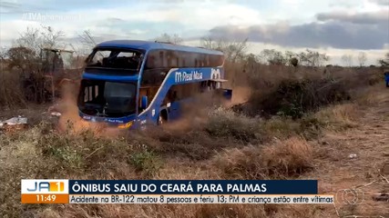 Passageiros ficam feridos após ônibus perder o controle e capotar em Guaraí