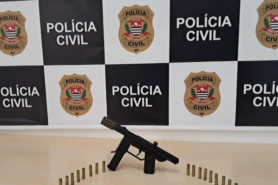 Homem é preso suspeito de vender armas pela internet no interior de SP 