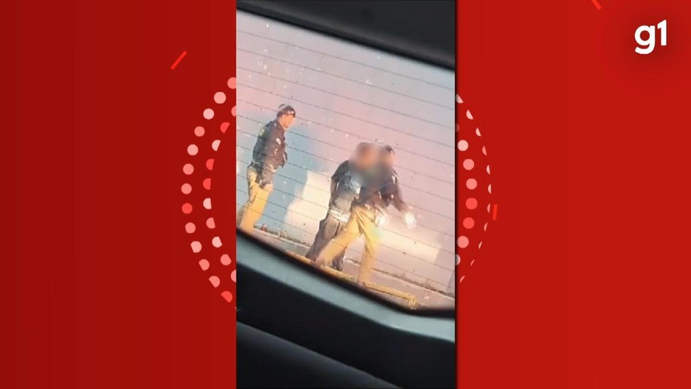 Policial é investigado por dar tapa no rosto de homem em situação de rua em Pitanga (PR) — Foto: Divulgação/Redes sociais