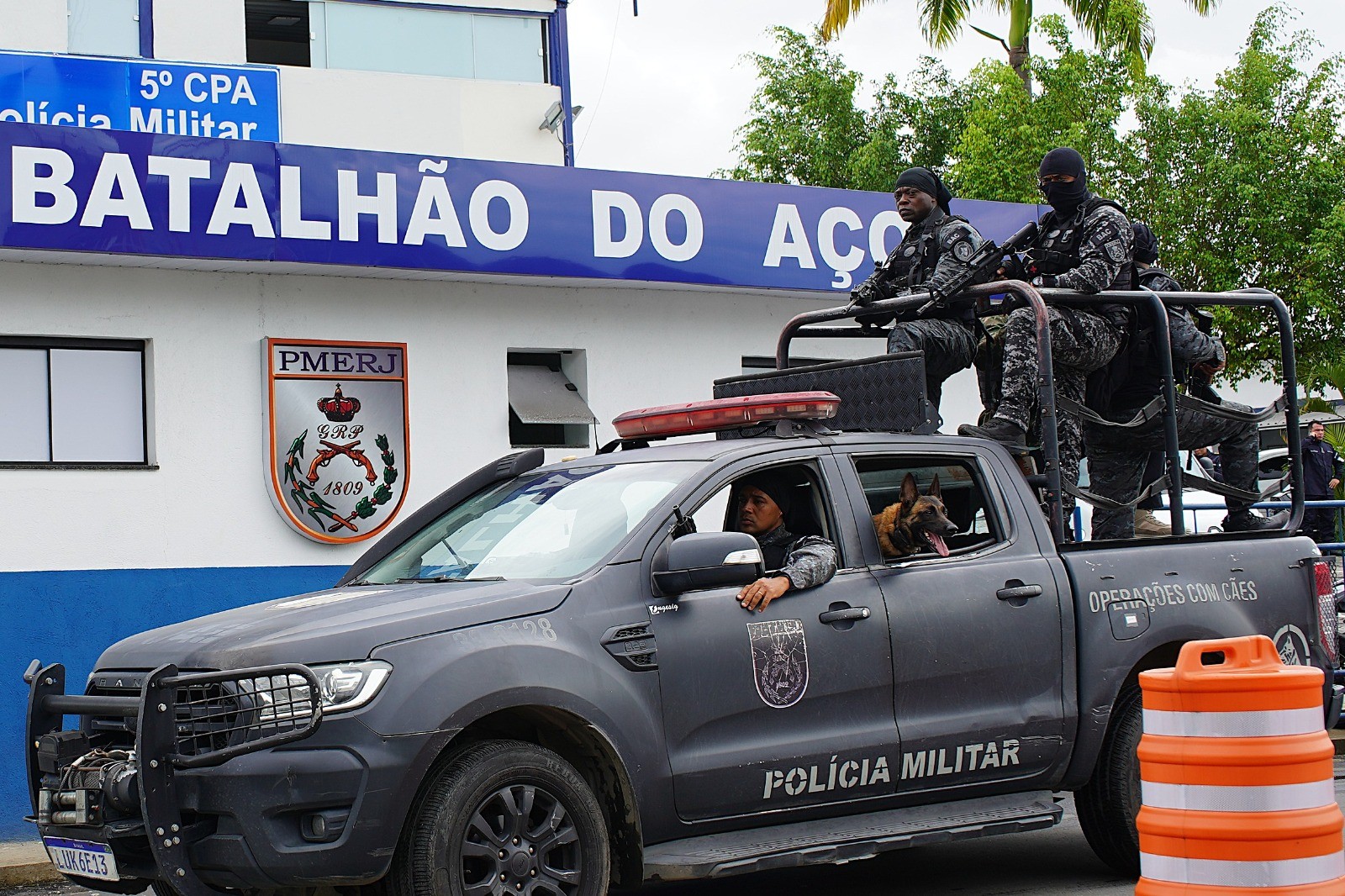 Operação policial de grande porte é realizada na Vila Brasília, em Volta Redonda