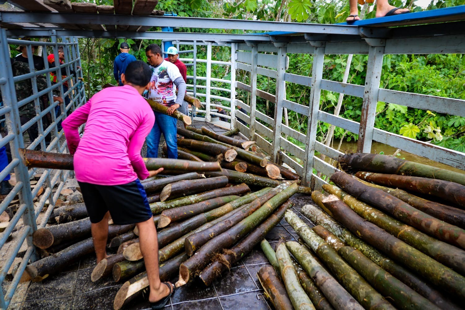 Preparativos para o Círio Fluvial mobilizam voluntários em Oriximiná diante da cheia do rio Cachoeiry