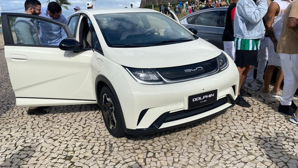 Carro da BYD, Dolphin é o modelo mais barato a ser montado na Bahia e custará cerca de R$ 150 mil — Foto: Itana Alencar/g1