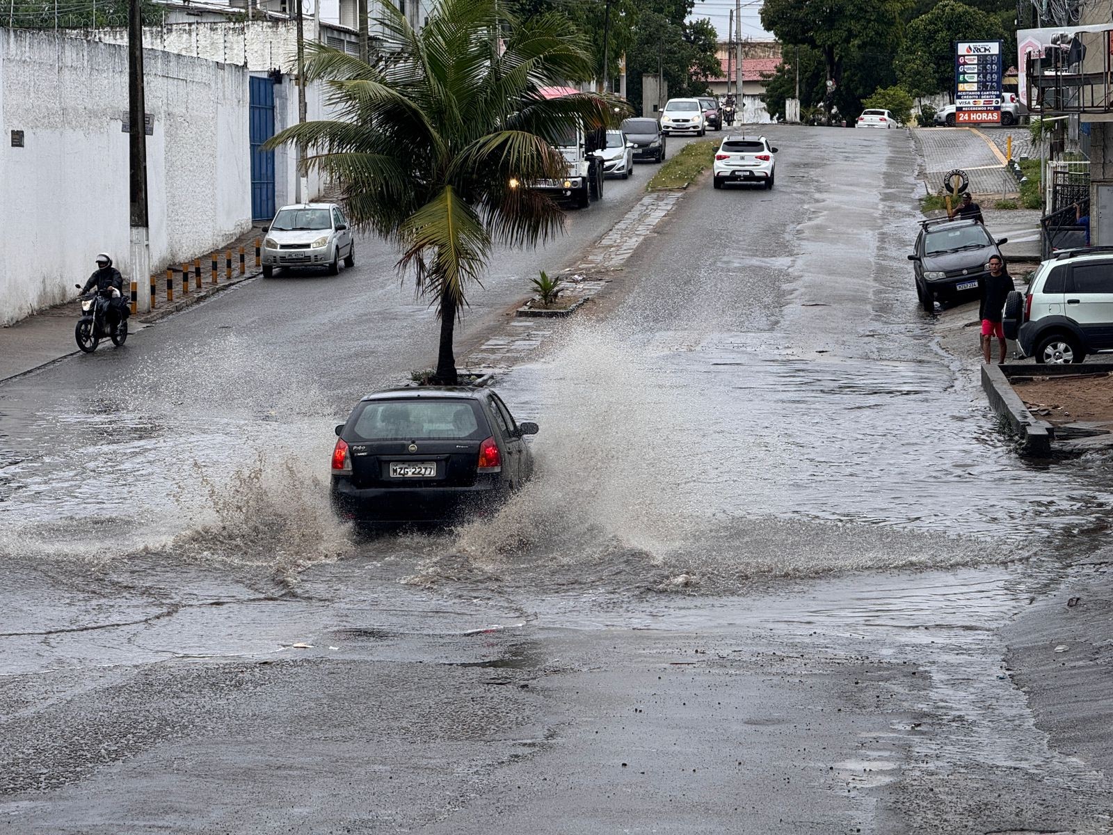 Chuva causa alagamento em ruas e avenidas de Natal; veja lista 