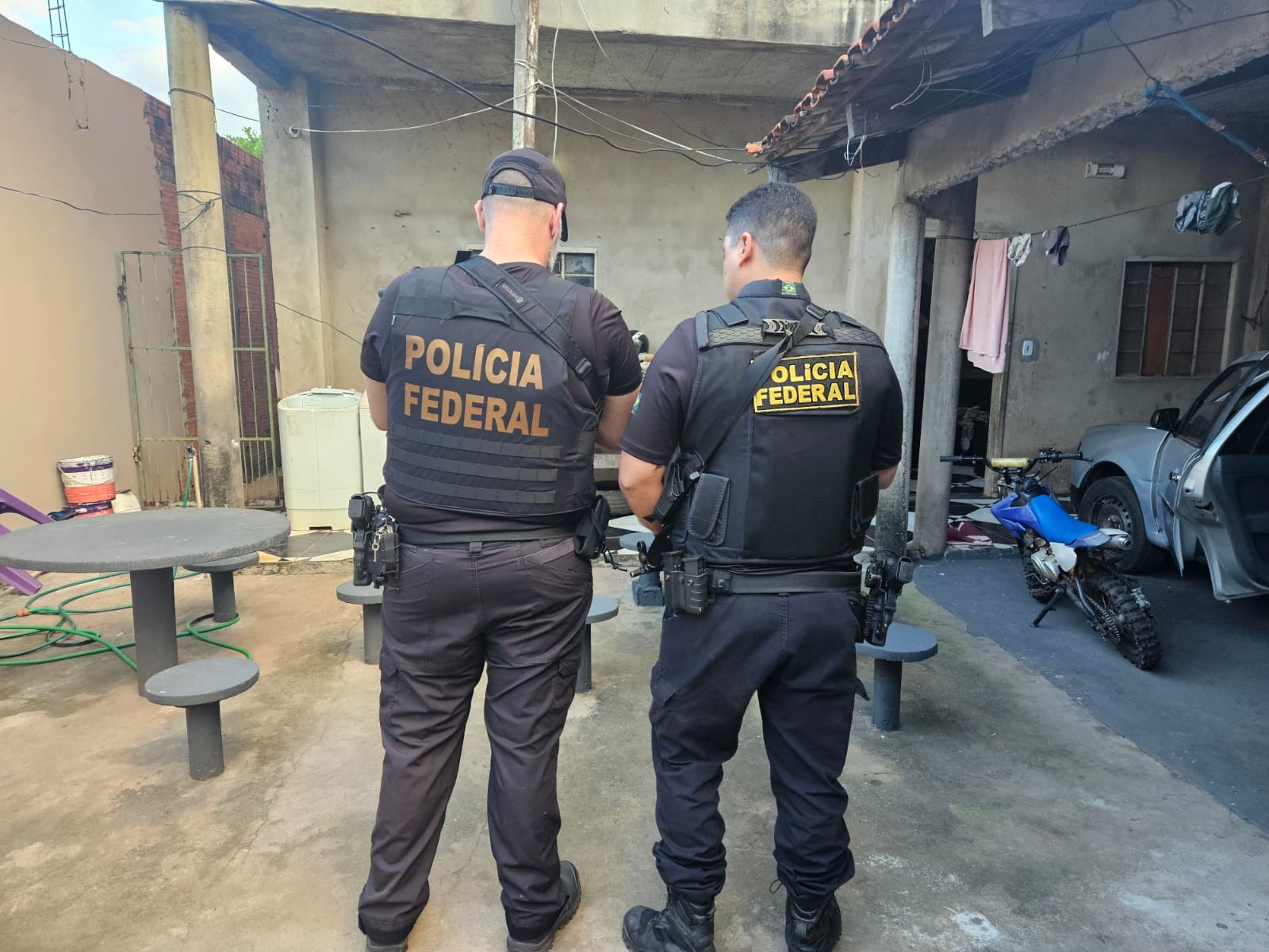 Grupo criminoso é alvo de operação da PF; quatro pessoas foram presas por tráfico de drogas