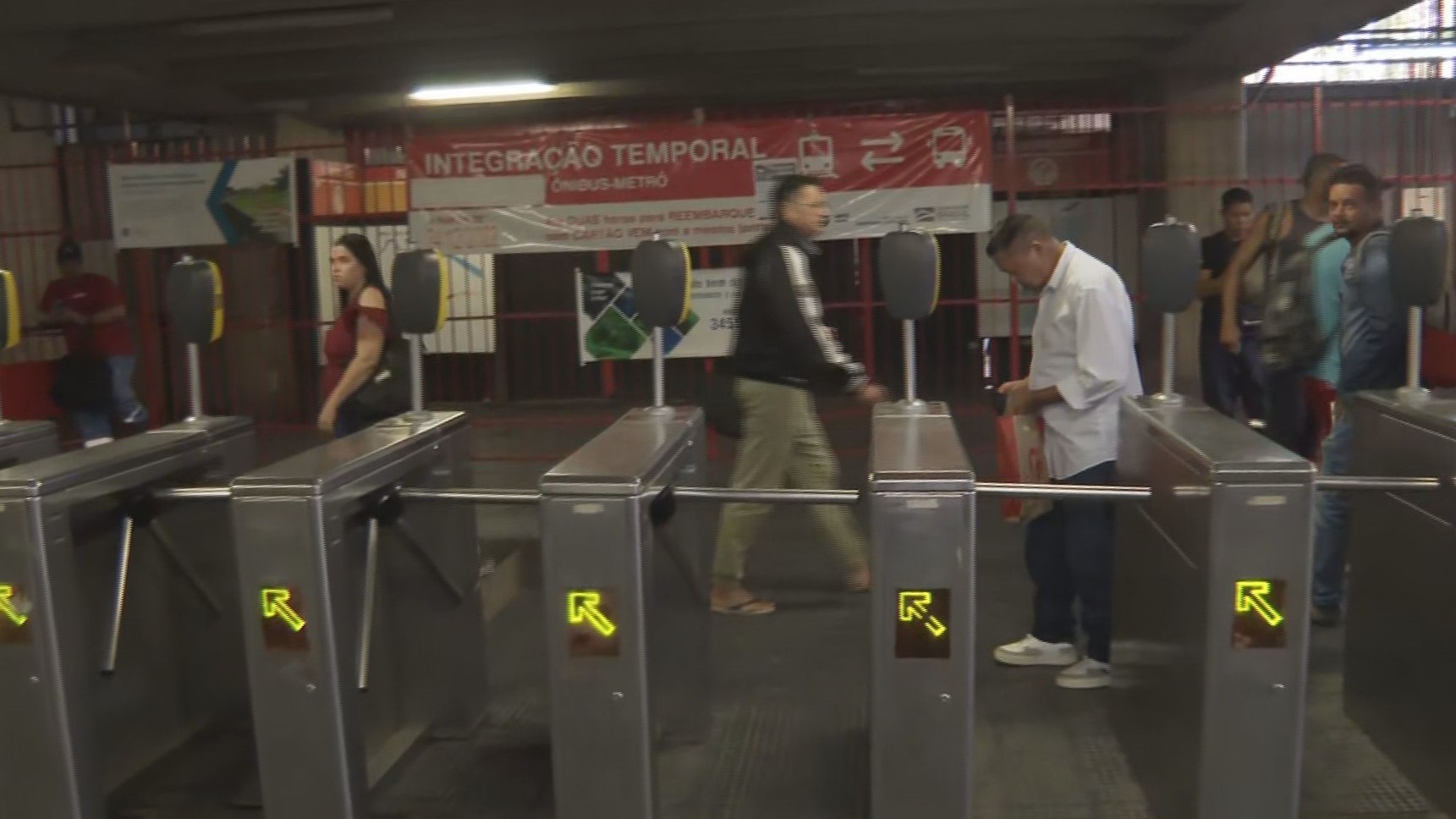 Linha Sul do Metrô do Recife para de funcionar por causa de problema na rede aérea