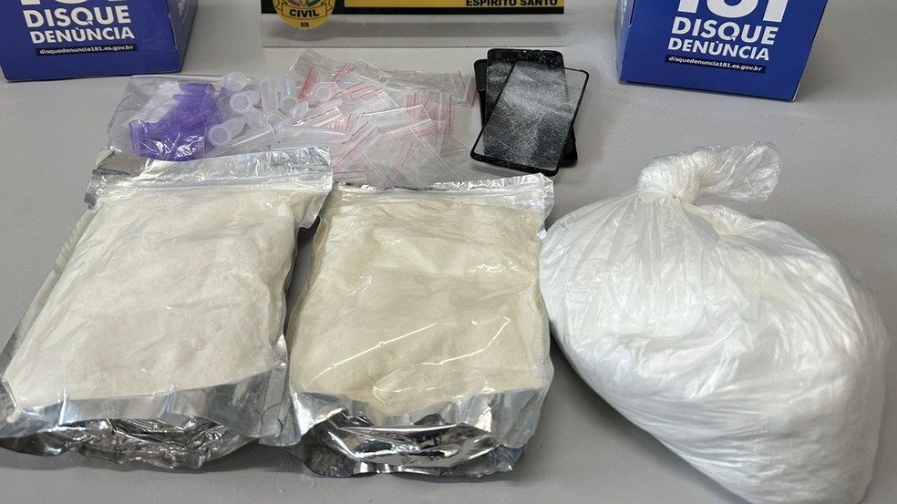 Material apreendido na casa de homem preso por vender cocaína para caminhoneiros no ES — Foto: Polícia Civil/Divulgação
