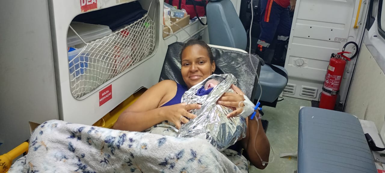 Mulher Dá à Luz em Ambulânncia na Estrada em Três Rios | Sul do rio e costa verde