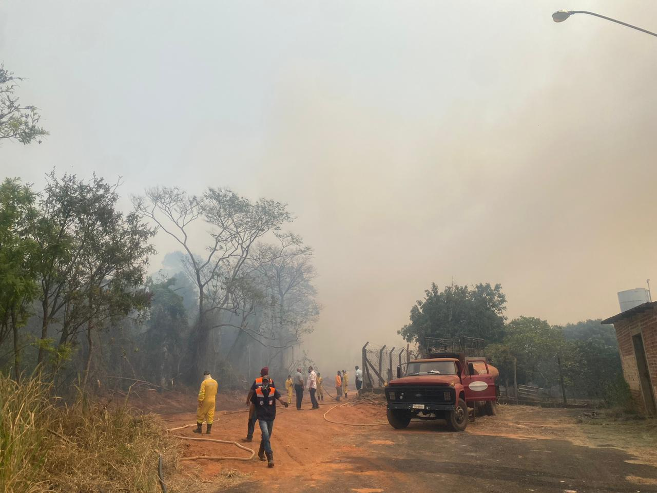 Incêndios no centro-oeste paulista atingem situação crítica; aulas na Fatec de Pompeia foram suspensas 