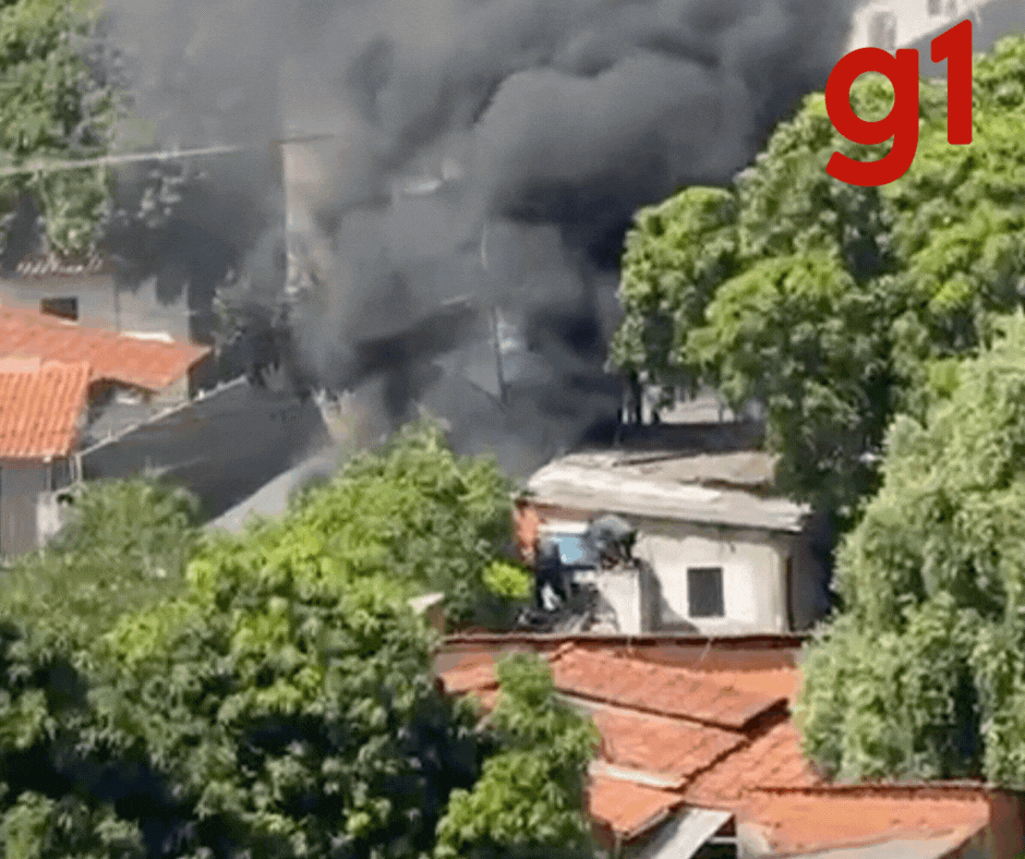 VÍDEO: incêndio em poste atinge casa em Cuiabá