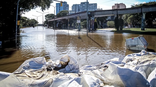 Guaíba começa a recuar no RS; cidade às margens do lago evacua 2 bairros - Foto: (GILMAR ALVES /ASI/ESTADÃO CONTEÚDO)