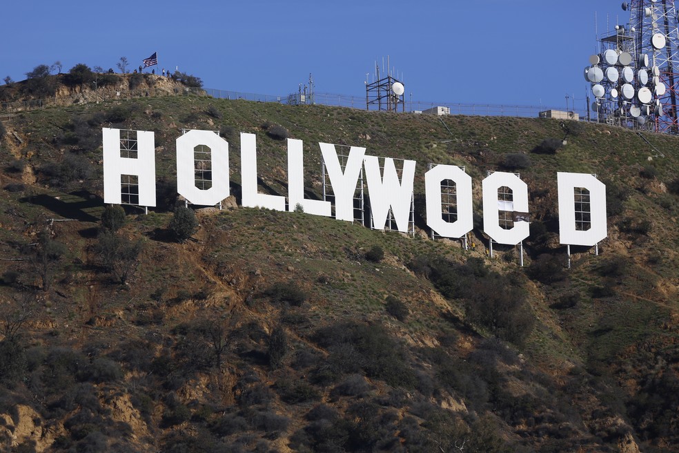 Homem altera letreiro de Hollywood para fazer alusão à maconha