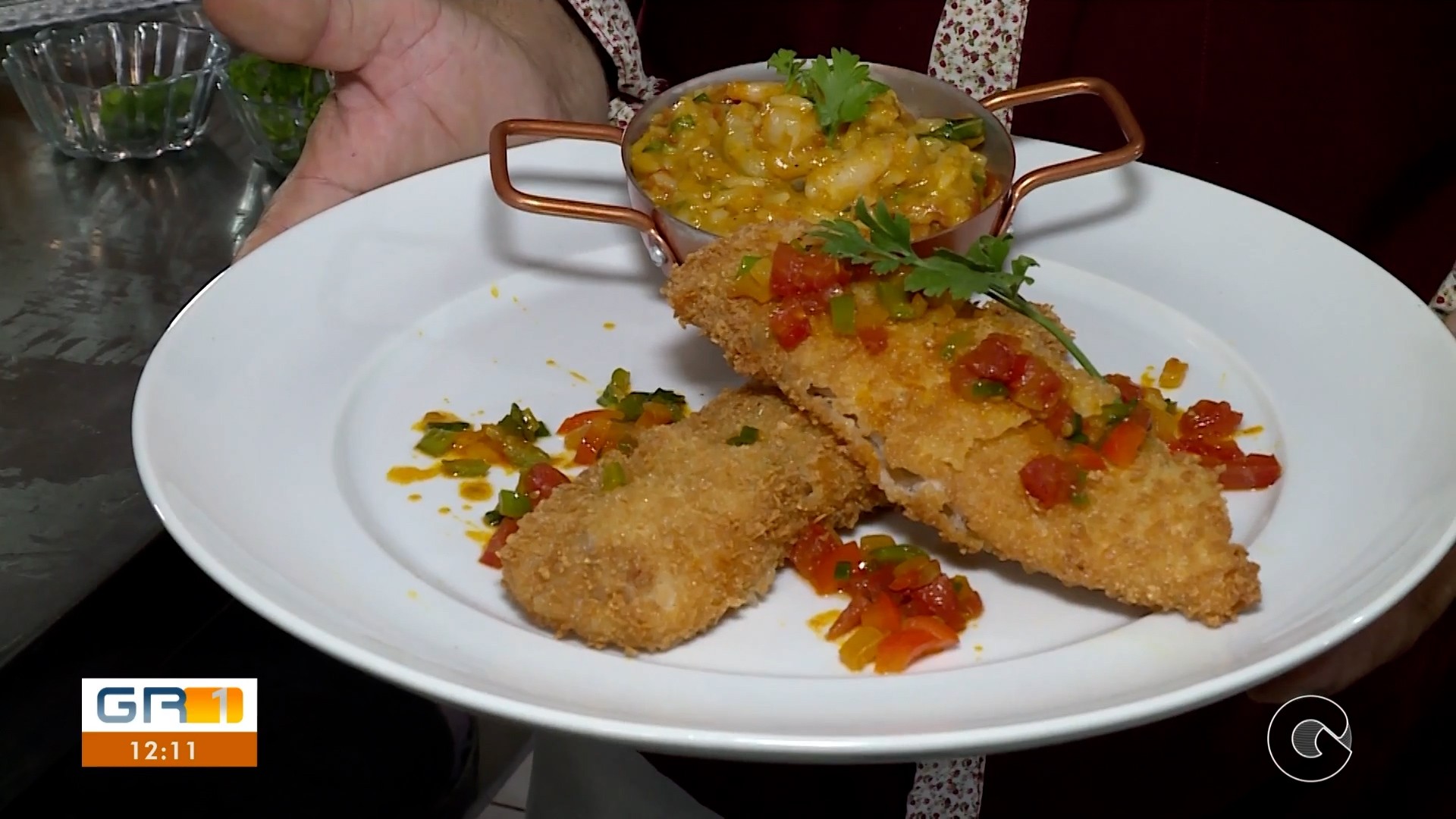 Chef de cozinha ensina receita deliciosa de peixe com arroz de vatapá | G1