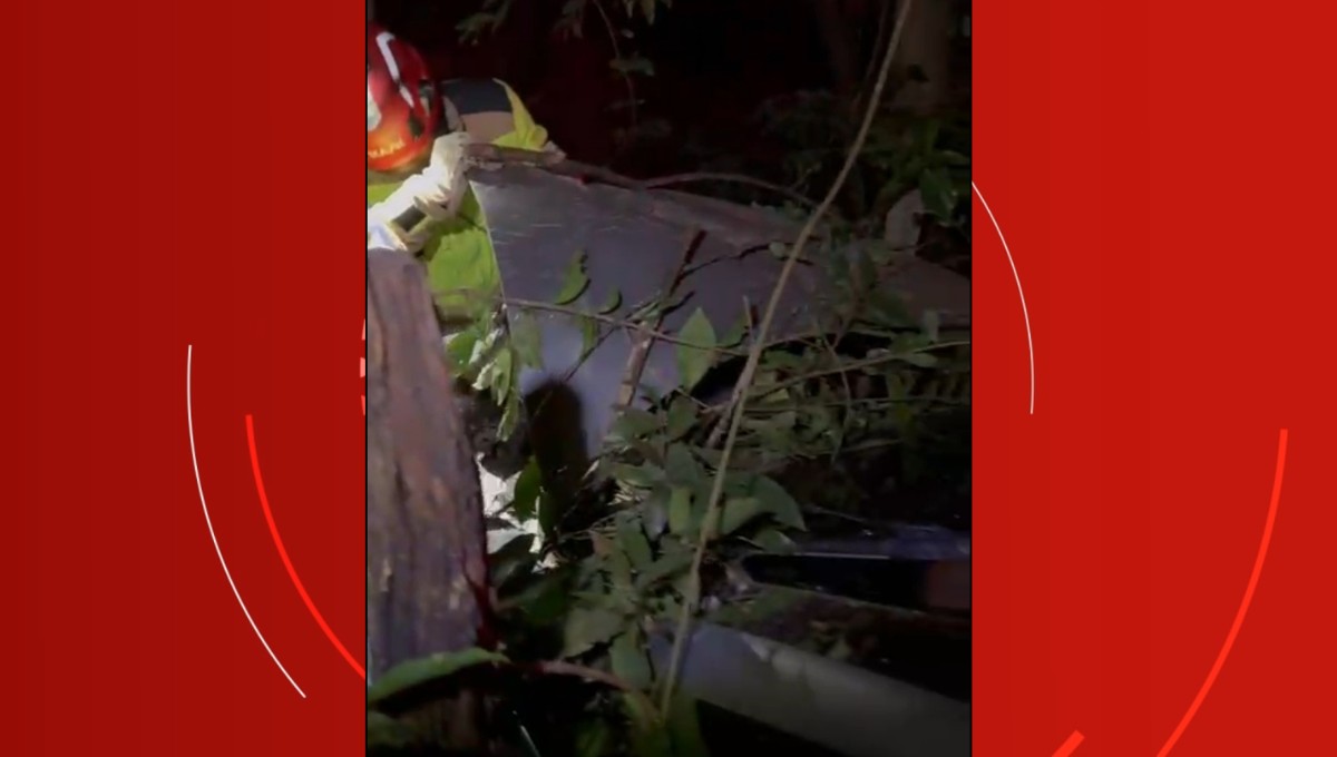 Motorista recusa bafômetro após acidente e carro fica destruído na MG-308, em Montes Claros