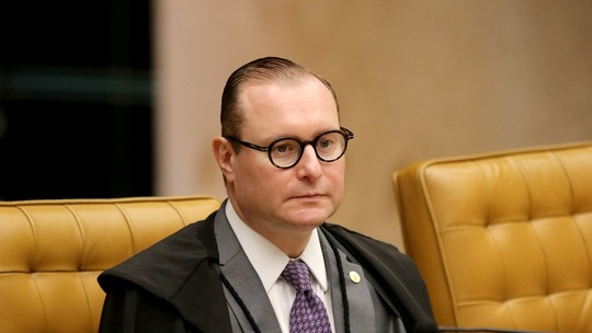 Zanin vota a favor da responsabilização das redes por conteúdos; placar está 5x1 - Ministro apresentou o quinto voto no julgamento dos recursos que tratam do tema. Ele votou informando que o artigo 19 é 'parcialmente' inconstitucional