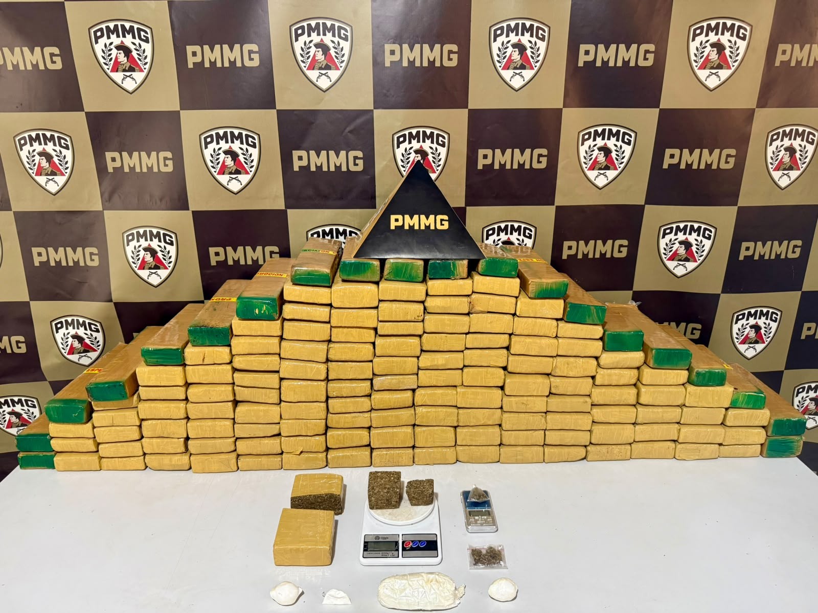 Homem é preso com quase 200 kg de drogas em sítio de Santana do Paraíso