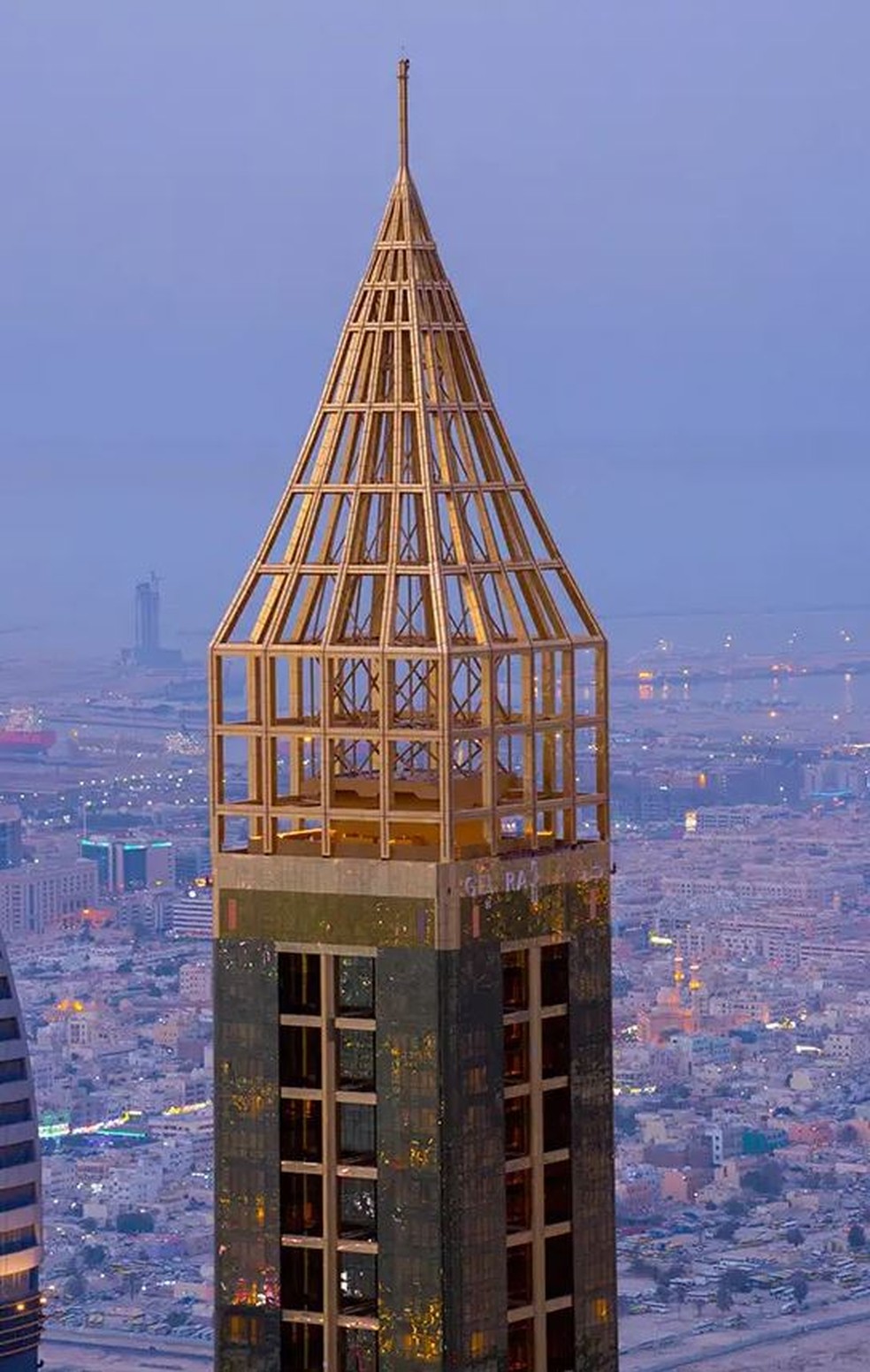 Edifício de hotel mais alto do mundo foi inaugurado em Dubai em 2018 — Foto: Guinness World Records/ Divulgação