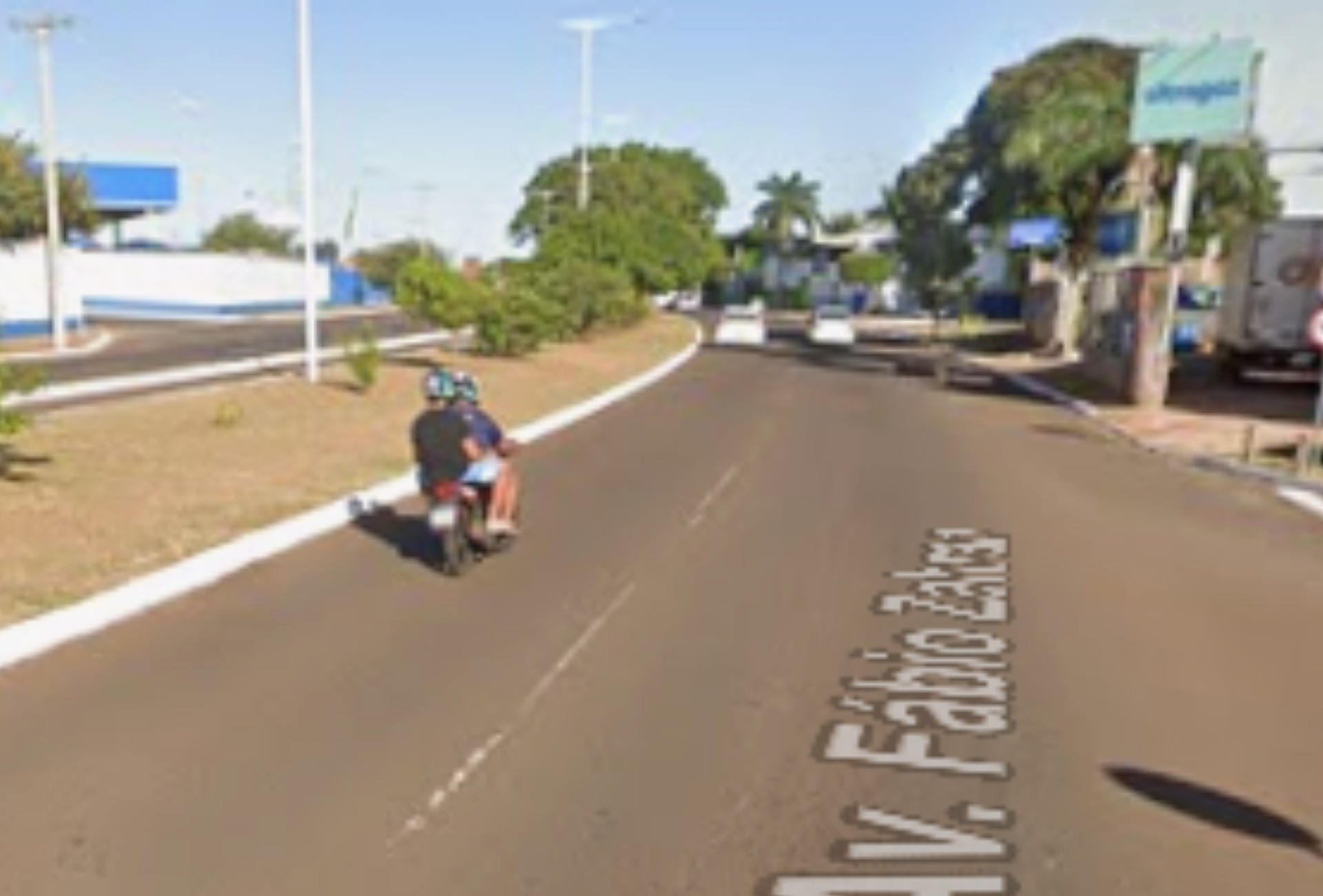 Motociclista morre após perder controle e bater em muro em Campo Grande