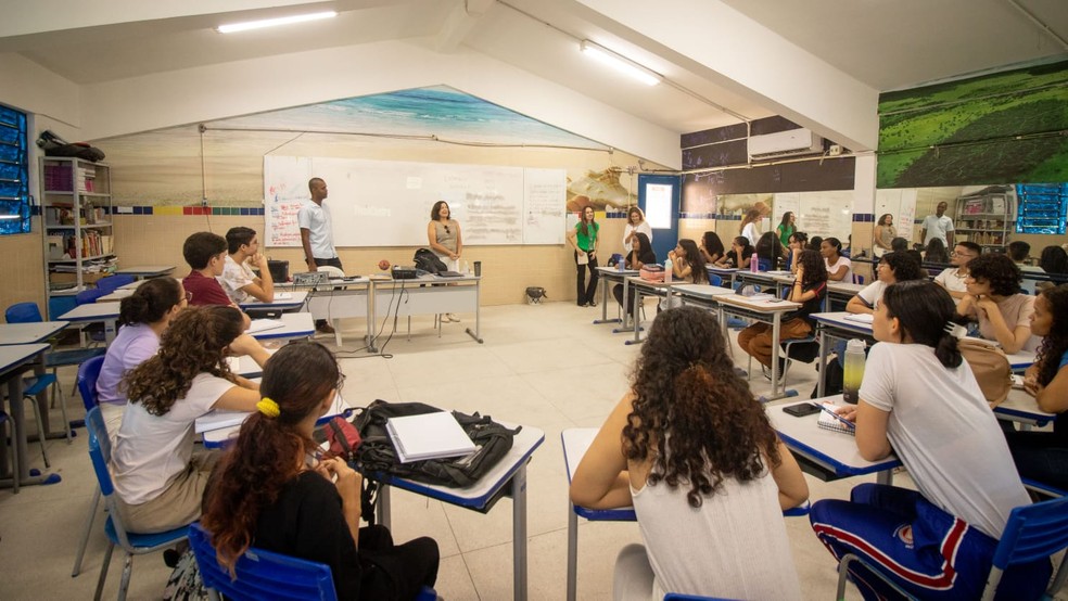 Estudantes de escolas estaduais podem se inscrever no Programa Ganhe o Mundo, do governo de Pernambuco — Foto: Josimar Oliveira/SEE